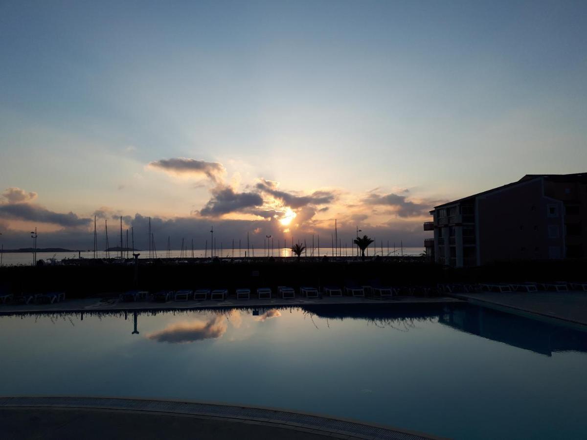 Magnifique Rez De Jardin & Piscine & Bord De Mer Lägenhet Six-Fours-les-Plages Exteriör bild